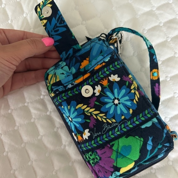 FREE WITH PURCHASE Vera Bradley Floral Wristlet Wallet - Picture 3 of 5